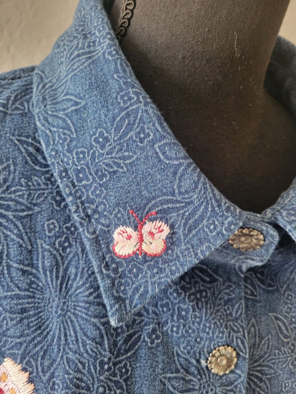 Susan Graver Western Blue Butterfly Embroidered Denim Long Sleeve Top Size 3X - Picture 3 of 12
